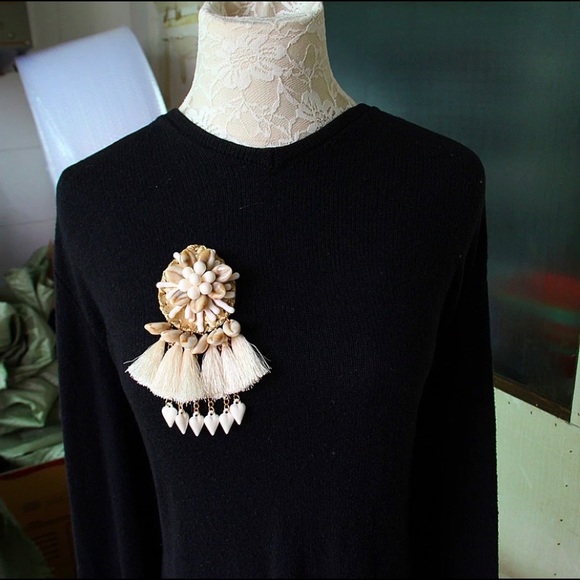 Shell Brooch - Picture 2 of 2